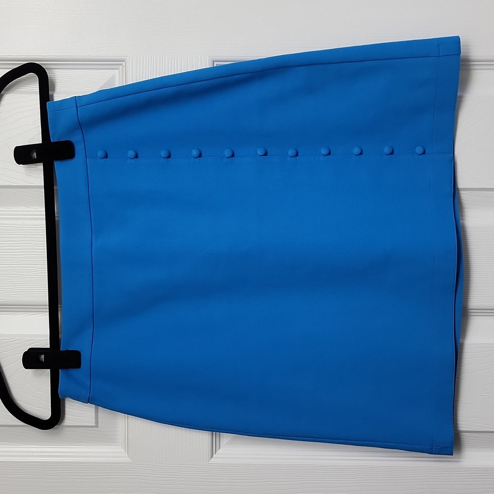 Skirt - light blue - right yo the knee